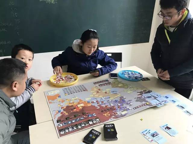 点十种寓教于乐的桌面游戏棋牌推荐真正的在玩中学盘(图4)